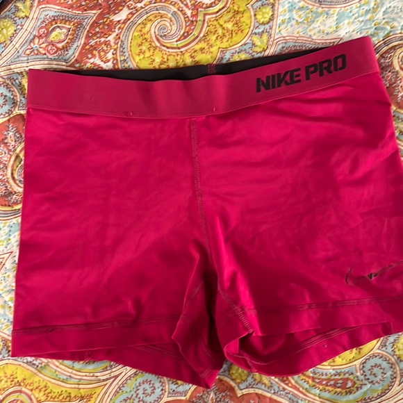 Nike Pro pink sliders - Picture 1 of 6